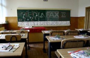 Glumă periculoasă la o şcoală: Un elev a ajuns la spital, după ce i-ar fi fost turnată în apă o substanţă toxică chiar de către colegii săi