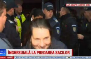 Haos la predarea sacilor cu buletine de vot. Oamenilor li s-a făcut rău la coadă