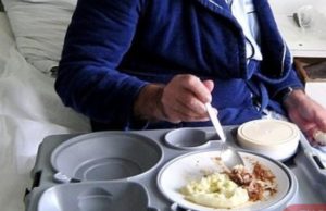 Asistent medical: „Nu as da mancarea asta nici la porci”. Hrana pacienților de la spitalul din Craiova este foarte proastă. Furnizorul se ține scai si face presiuni să mai rămână în unitatea medicală