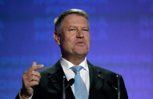 Val de comentarii negative, după ce Klaus Iohannis a scris pe Facebook că refuză categoric o dezbatere cu Viorica Dăncilă