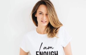 Andreea Raicu, fotografiată complet goală în așternuturi: „Nu mă pot abține”