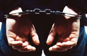 Copii stropiţi cu benzină şi ameninţaţi cu moartea, din răzbunare, chiar de tatăl lor