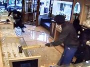 Doi directori români au săpat un tunel la Londra şi au jefuit o bijuterie, au plecat cu diamante de 300.000 de lire