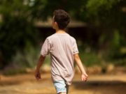 Un copil a fugit de la asistentul maternal, de dorul mamei. Băiatul a stat o noapte în pădure