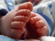 Medicii din Tg. Jiu, unde un bebeluș de 10 ore a murit, spun că li s-a refuzat cererea de transfer: Conducerea spitalului a început o anchetă