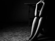 Povestea fetei puse să-și vândă copilul și să oprească banii, după ce a fost violată