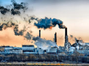 Cum ne afectează poluarea. Două gaze se intersectează în nasul și plămânii noștri