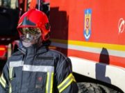 Bebeluș de 7 zile, SALVAT de la moarte în curtea ISU Bihor, de un medic și un pompier