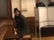 Ce a putut să facă un român într-o secție de votare din Marea Britanie? Oamenii au încremenit!