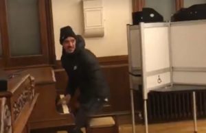 Ce a putut să facă un român într-o secție de votare din Marea Britanie? Oamenii au încremenit!