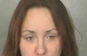 O mămică riscă închisoarea pe viaţă, după ce şi-a torturat şi ucis copilul de doi ani în SUA