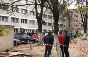 Doi copii și mama unuia dintre ei, morţi după o dezisecţie într-un bloc, în Timişoara. Alţi doi copii și trei adulţi, la spital