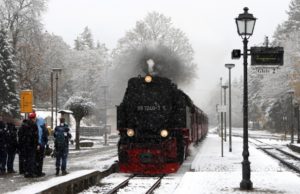 Ninge abundent în Europa. O persoană a murit şi sute de mii de locuinţe au rămas fără electricitate