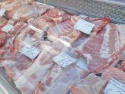 Vom pune pe masa de Crăciun porc din import