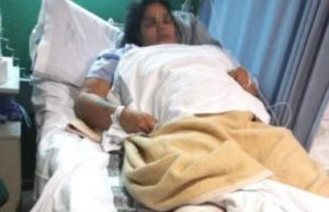 Româncă goală complet şi cu piciorul rupt salvată pe stradă, în Spania. Un bărbat trăgea cu pistolul după ea