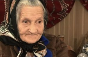 Tanti Sofia, bunica angajată la grădiniţa din Leurda, a împlinit 84 de ani