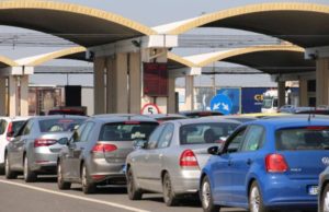 Şase poliţişti de frontieră, instruiţi în anticorupţie, au luat mită de sute de ori de la şoferii de TIR