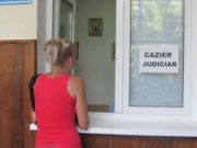 O tânără din Arad, care s-a dus să-şi scoată cazierul, a fost reţinută pe loc de poliţişti