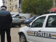 Poliţist lovit cu capul în gură de un tânăr care îşi bătea iubita pe stradă, de faţă cu poliţiştii