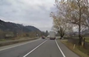 Şofer cu Mercedes, la un pas să omoare oameni nevinovaţi, în Suceava: „Mi se fâlfâie!”