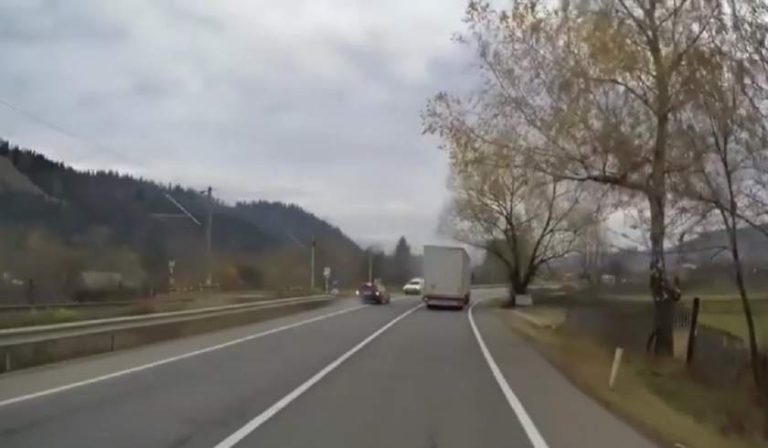Şofer cu Mercedes, la un pas să omoare oameni nevinovaţi, în Suceava: „Mi se fâlfâie!”