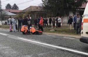 Biciclist, accidentat mortal de o autoutilitară într-o comună doljeană. Medicul de pe ambulanță a cerut intervenția elicopterului SMURD