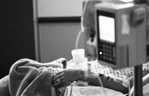 Și-a părăsit soțul care urma să moară din cauza unei boli grave. Motivul pentru care femeia a luat decizia este sfâșietor