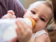 CE A PĂȚIT O MĂMICĂ DIN IAȘI, ÎN TIMP CE ÎȘI ALĂPTA BEBELUȘUL ÎNTR-UN SUPERMARKET: „O CLIENTĂ S-A APROPIAT DE EA ȘI…”