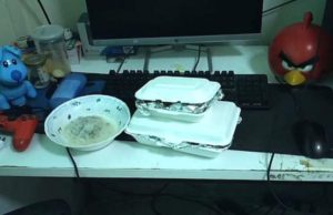 Un tânăr de 17 ani a murit după ce s-a jucat toată noaptea pe calculator