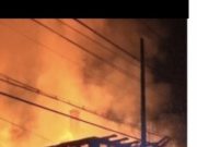 Foc devastator în Bistriţa, 4 case distruse, 15 oameni au rămas pe drumuri