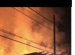 Foc devastator în Bistriţa, 4 case distruse, 15 oameni au rămas pe drumuri