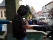 Povestea unui tânăr de 19 ani abandonat de părinţi şi crescut la orfelinat. A ajuns deja în închisoare pentru a doua oară