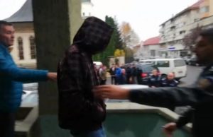 Povestea unui tânăr de 19 ani abandonat de părinţi şi crescut la orfelinat. A ajuns deja în închisoare pentru a doua oară