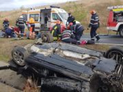 Tânără ucisă pe A1, la ieşirea spre Lipova. Alţi doi oameni sunt inconştienţi, aruncaţi din maşină