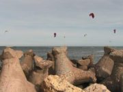 Cadavru găsit între stabilopozi, pe o plajă din Constanţa