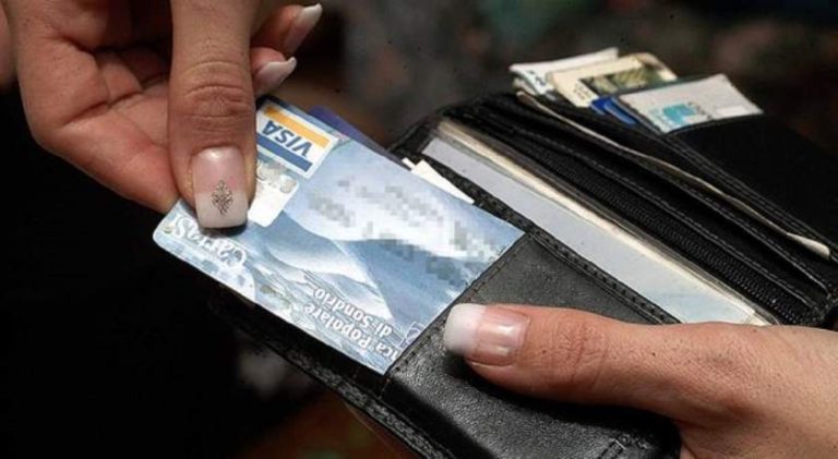 Româncă arestată după ce a vrut să achite cazarea la hotel cu un card furat, la Roma