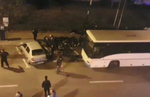 Zeci de suporteri ai Petrolului, puşi la pământ de jandarmi şi amendaţi