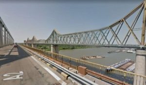 E35E1606-E3DE-4B79-B6BC-04A3407EE074