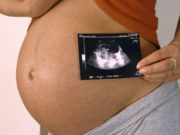 O tânără însărcinată în opt luni a murit la spitalul din Buzău