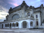 Cazinoul din Constanța rămâne o epavă a uscatului. O nouă contestație blochează începerea lucrărilor de renovare