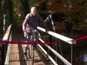 Un bărbat de 82 de ani, primul britanic care a reuşit să pedaleze 1 milion de mile