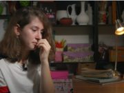 Copilul din Prahova care ţine loc de mamă. Tot ce face e pentru mama ei bolnavă