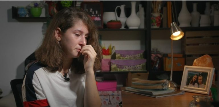 Copilul din Prahova care ţine loc de mamă. Tot ce face e pentru mama ei bolnavă