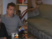 Vecinii le-au dăruit o canapea, pentru că erau săraci. Au întors una dintre perne, au devenit bogaţi