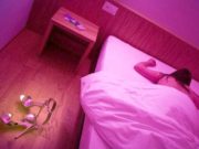 Două escorte din Dej s-au dat drept eleve, au filmat întâlnirea amoroasă cu un client şi apoi l-au şantajat