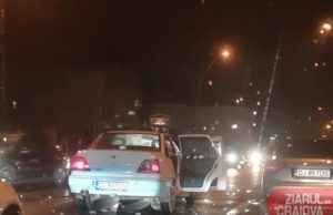 CRAIOVA Tânăr accidentat pe trecere în fata la CS. Vinovații au urcat victima în mașină și au plecat. Martorii au sunat la politie