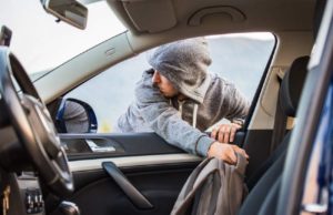 Aceste măsuri simple de siguranţă te pot ajuta să îţi protejezi mașina de furturi