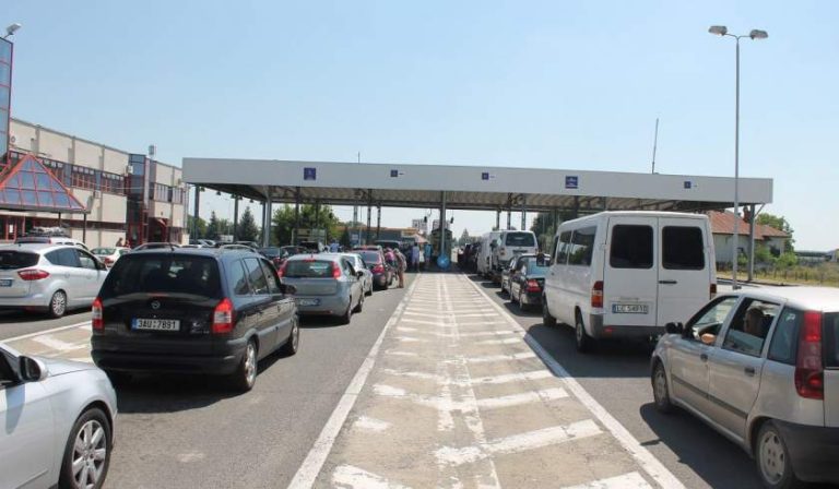 Români care se întorceau acasă, tâlhăriţi într-o benzinărie din Ungaria