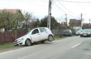 Un şofer lipsit de experienţă, grăbit să ajungă la biserică, a accidentat mortal un bătrân în Argeş
