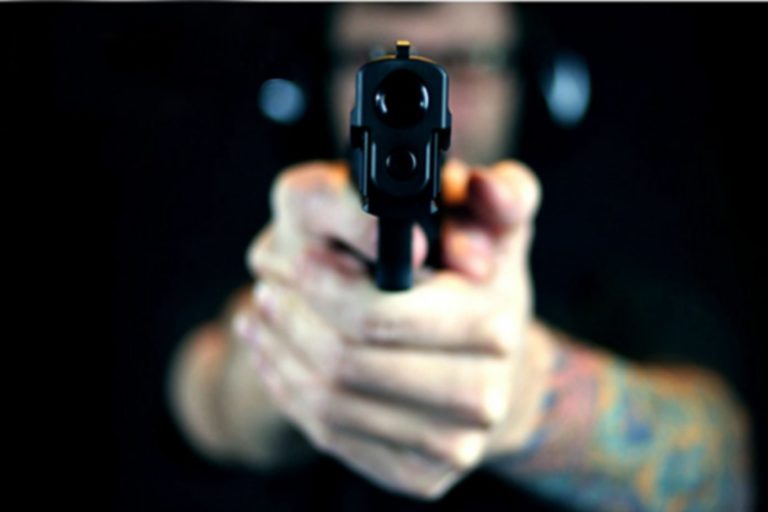 Reţinut după ce ar fi folosit un pistol într-un bar